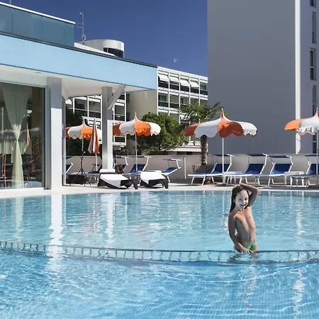 Ξενοδοχείο Parigi 4*