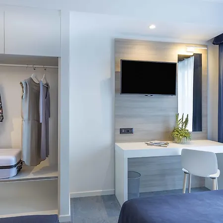 Parigi 4* ביביונה